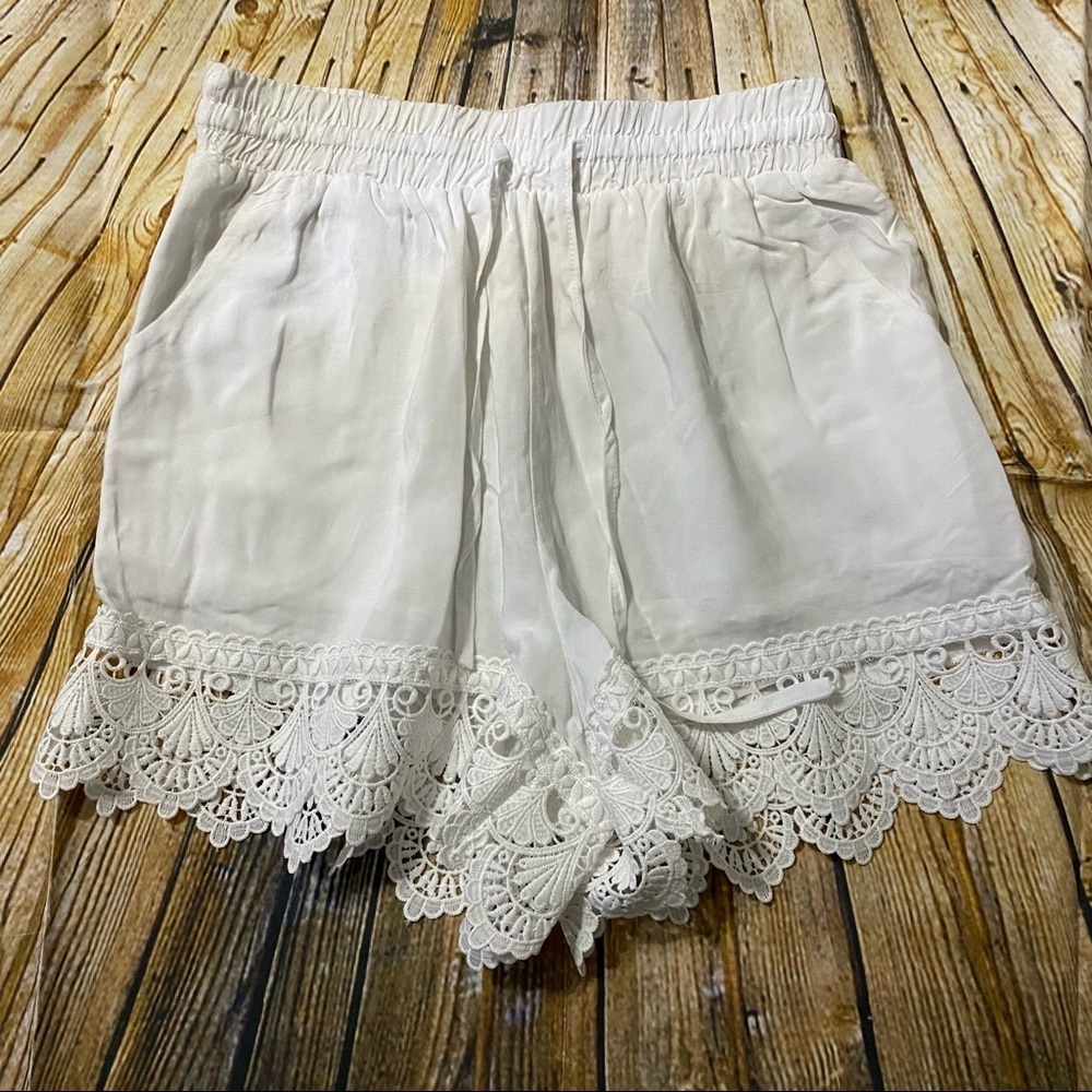 Moon River White Scallop Crochet Lined Shorts